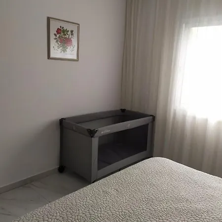 Regina Garden Renovated & Lovely Apartment, * פאפוס