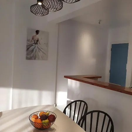 Апартаменты Regina Garden Renovated & Lovely Apartment,