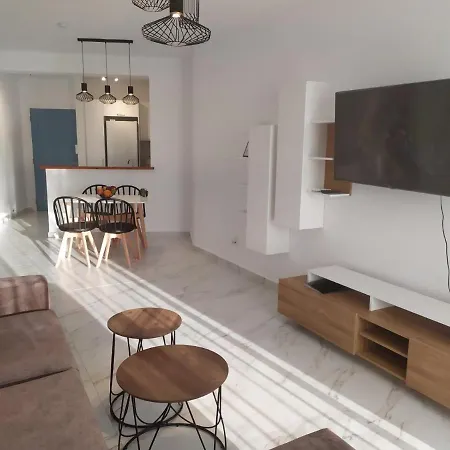 Regina Garden Renovated & Lovely Apartment, * Paphos