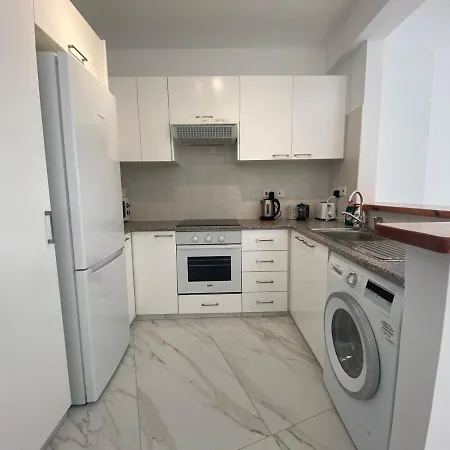 Regina Garden Renovated & Lovely Apartment, Appartement *
