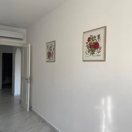 Regina Garden Renovated & Lovely Apartment, Appartement